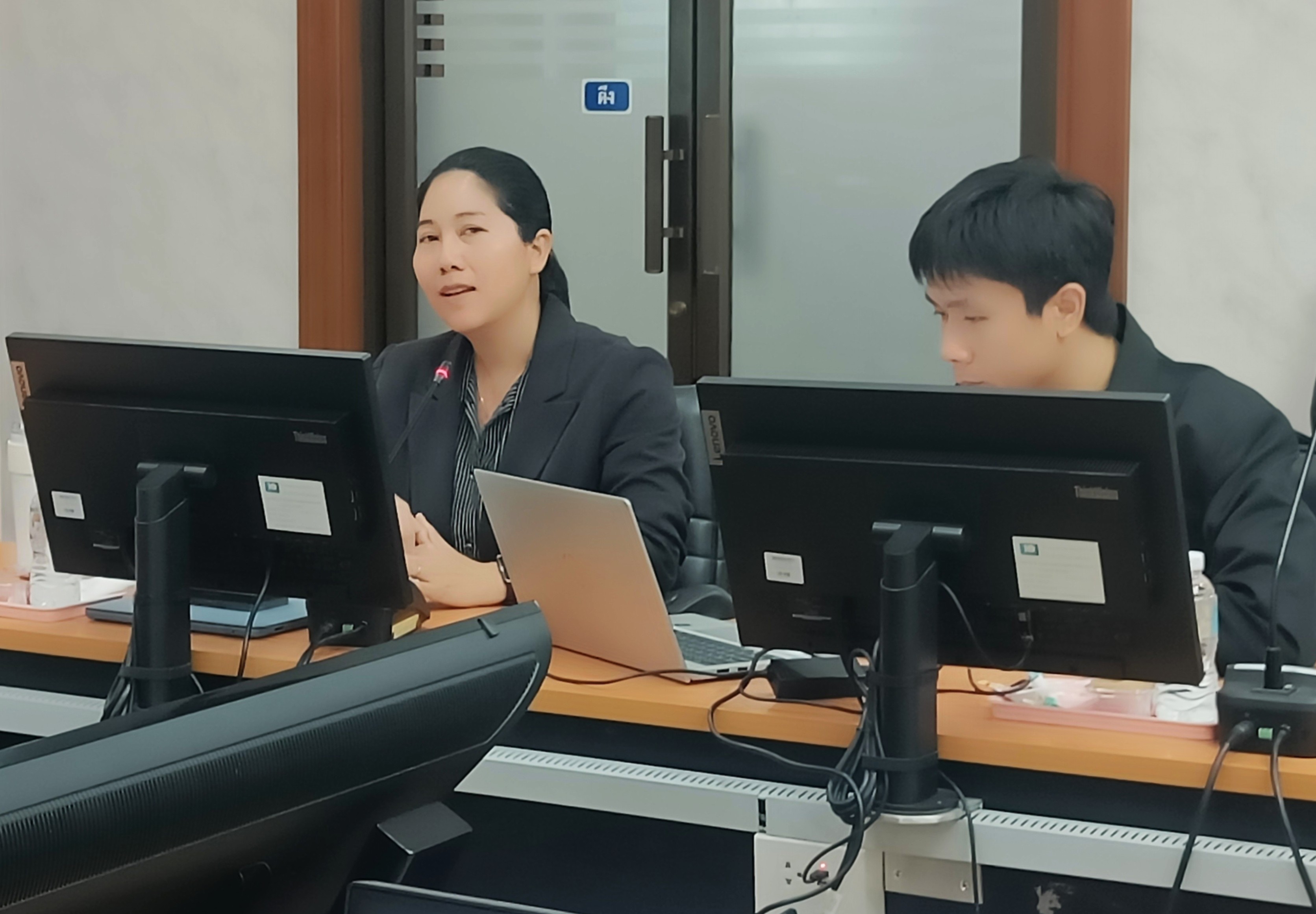 title -  ประชุมย่อยคณะทำงานฝ่ายติดตามประเมินผลการจัดงาน คณะทำงานที่ 7 การจัดงานวันคล้ายวันสถาปนาสำนักงานการปฏิรูปที่ดินเพื่อเกษตรกรรม (ส.ป.ก.) ครบรอบ 51 ปี พร้อมประชุมผ่านสื่ออิเล็กทรอนิกส์ (ผ่านระบบออนไลน์ Zoom Meeting)